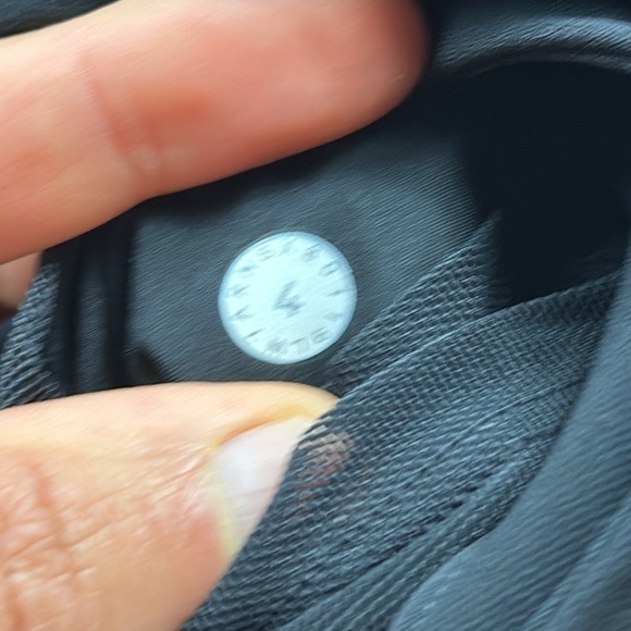 Lululemon On The Fly Short *Woven *2.5" Black - Picture 5 of 5